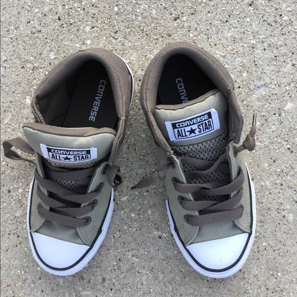 Convers sneakers size 2Y